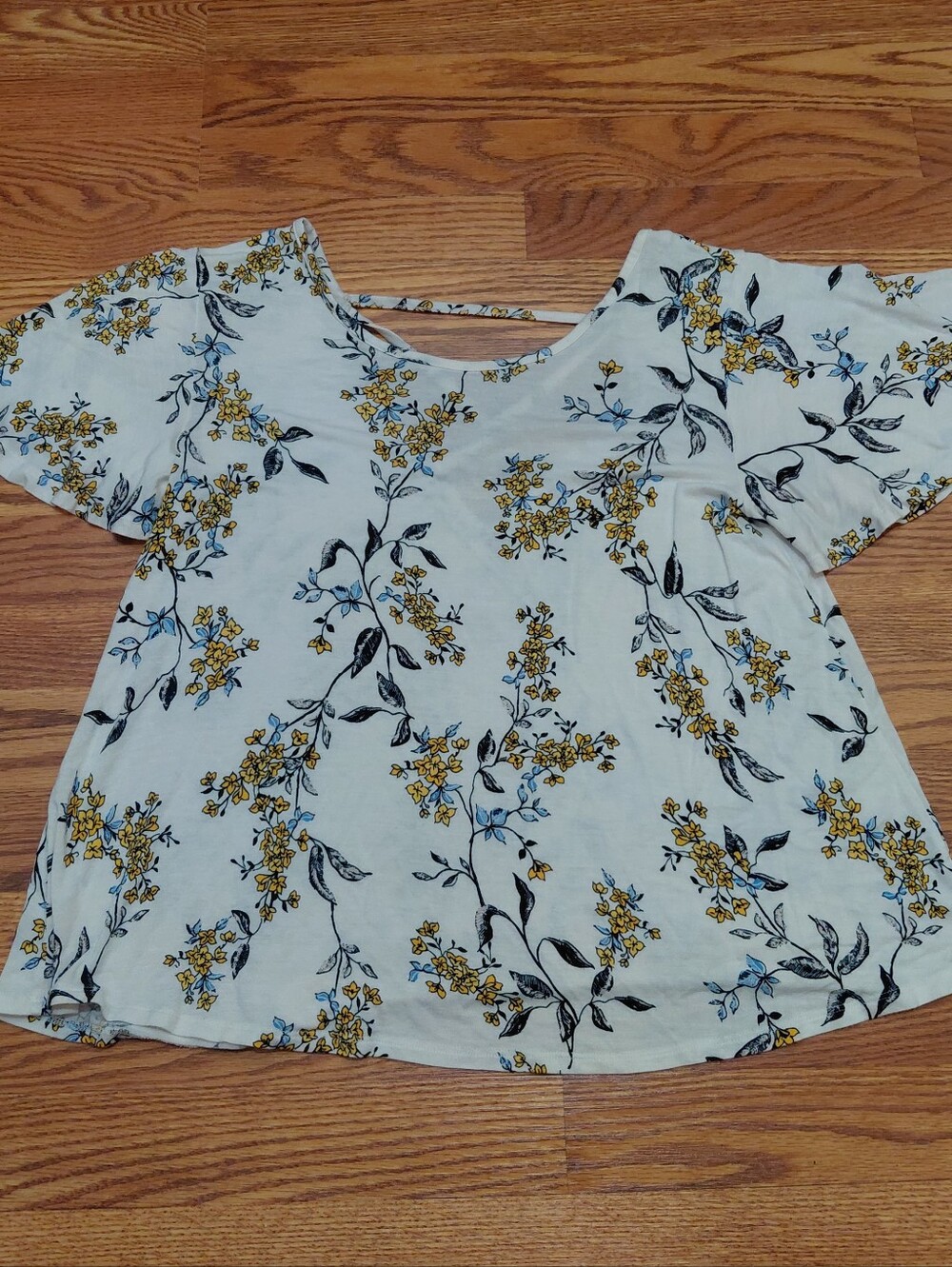 Maurices Floral Top Women Size M White Blue Loose Fit Blouse